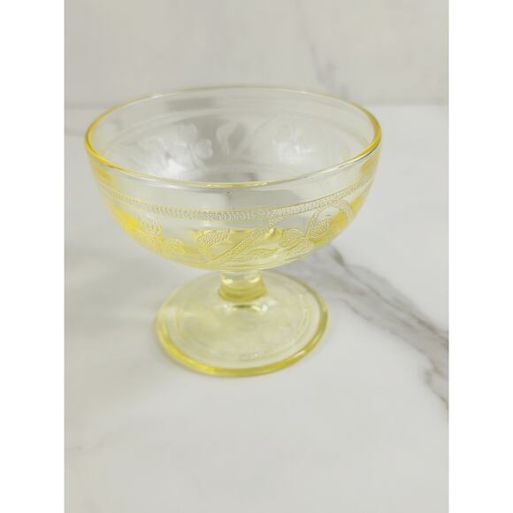 Hazel Atlas Sherbet Glasses Cloverleaf Yellow Footed 30s Depression Glass 3 1/4" - Picture 3 of 13